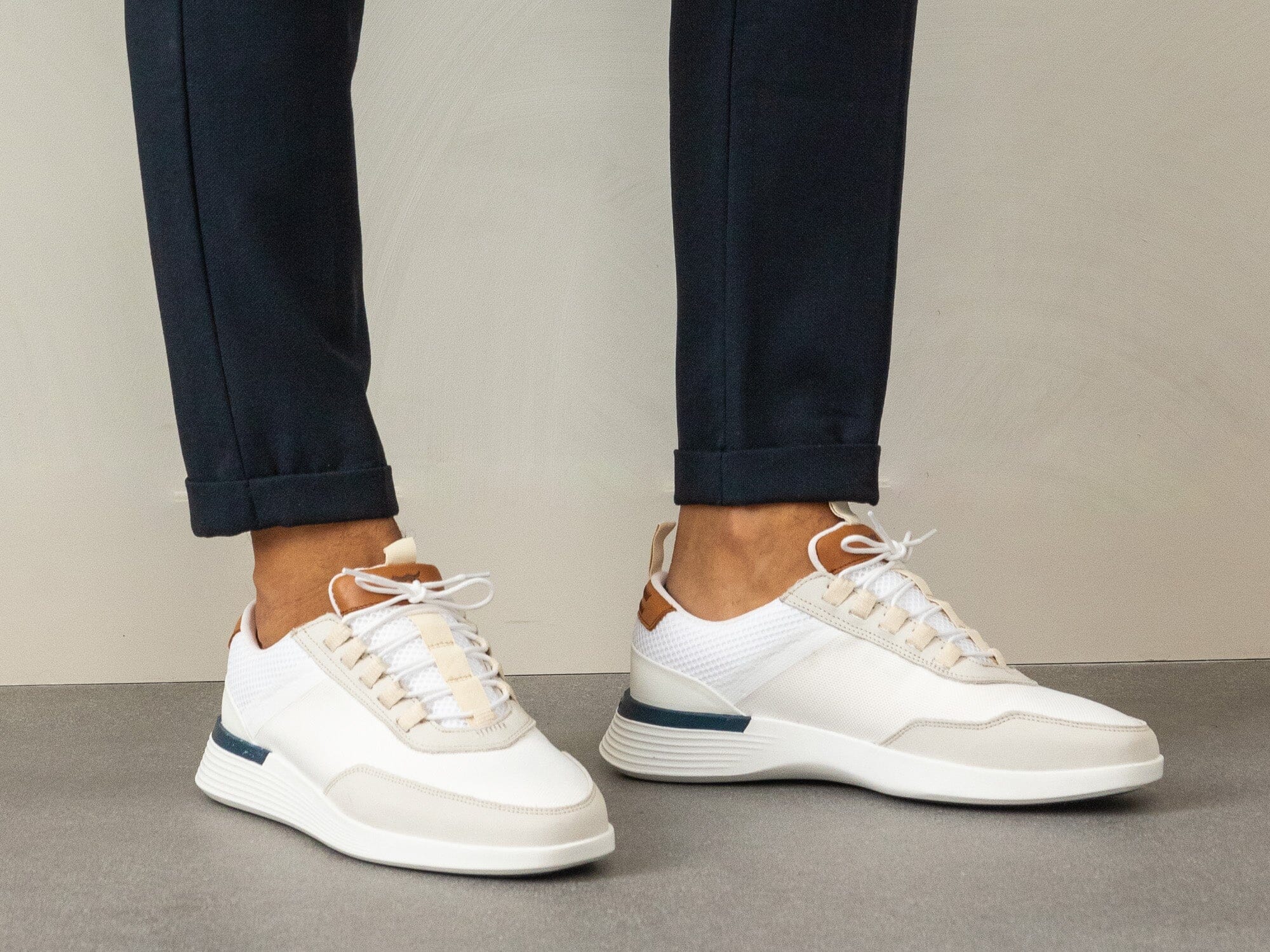 Wolf & Shepherd | Crossover Victory Trainer | White