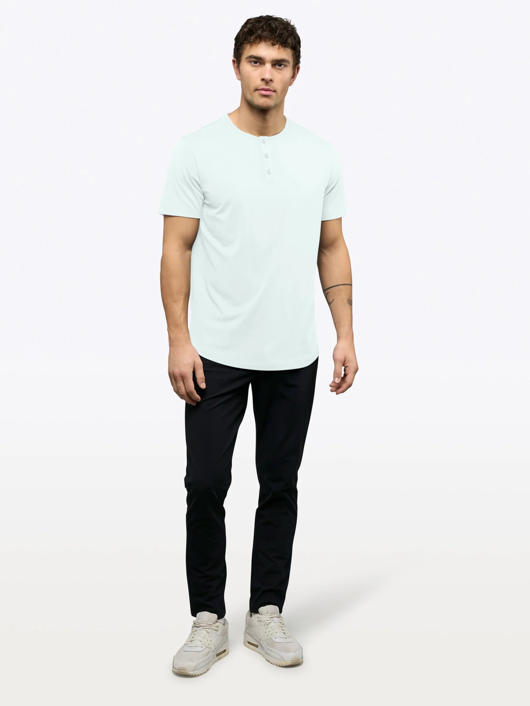 Cuts | AO Henley Curve-Hem Tee Diaphonous | Green