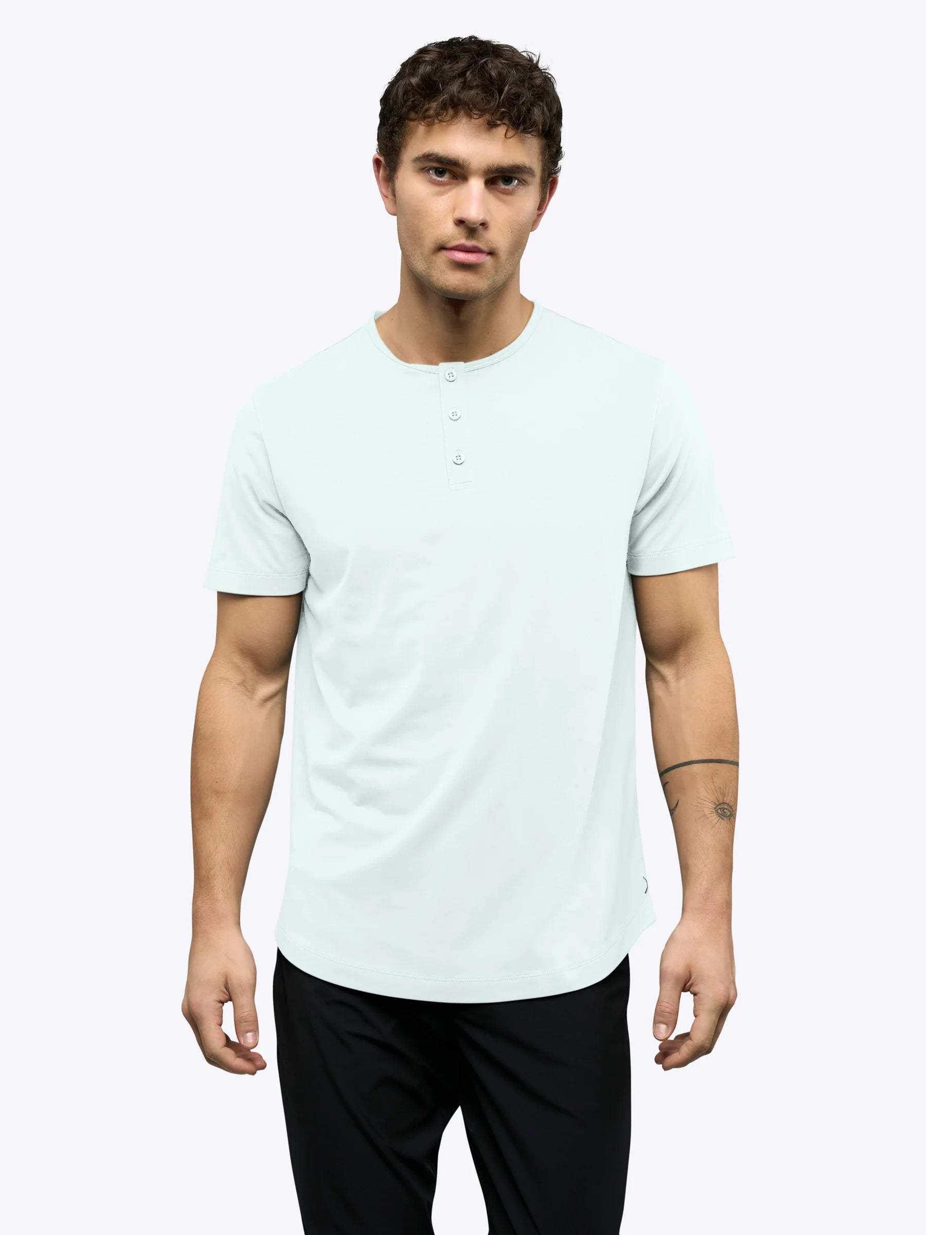 Cuts | AO Henley Curve-Hem Tee Diaphonous | Green