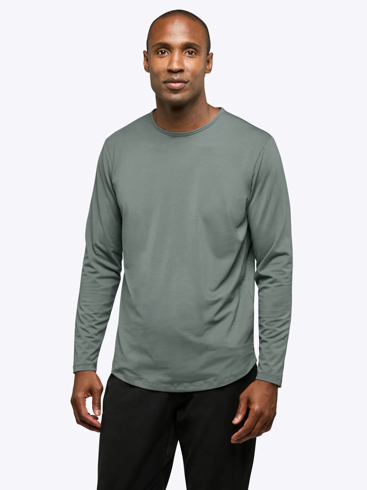 CUTS | AO Long Sleeve Curve-Hem Tee | Athletic Fit