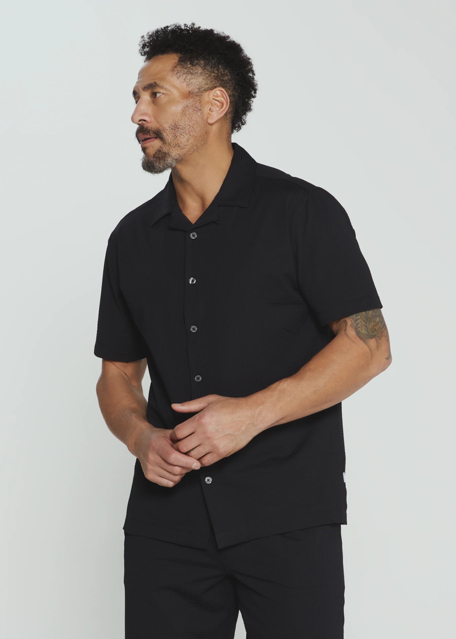 7Diamonds | Sutherland Seersucker Stretch Camp Shirt | Black