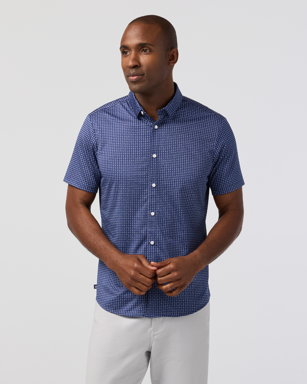 Mizzen+Main | Halyard Short Sleeve Dress Shirt | Midnight Circle Dash | Navy