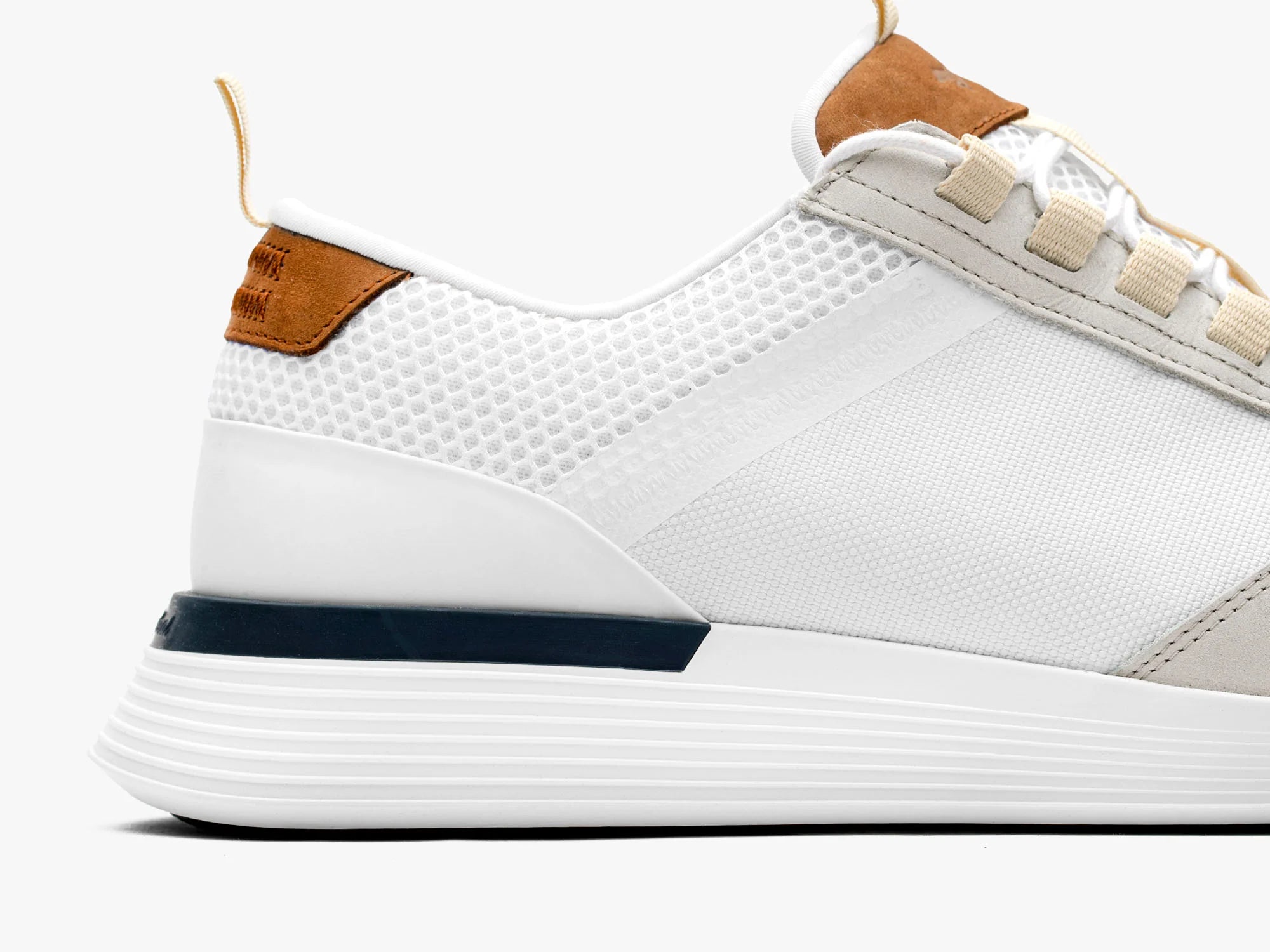 Wolf & Shepherd | Crossover Victory Trainer | White