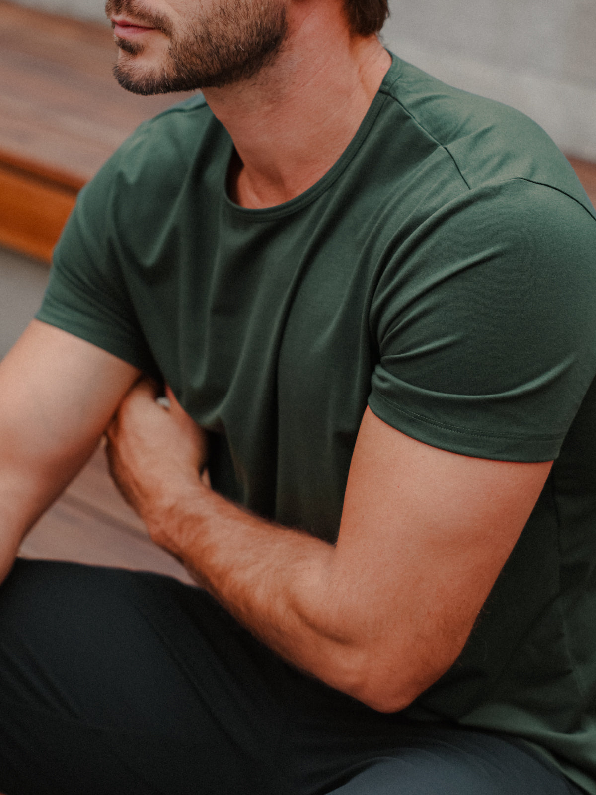 CUTS | AO Curve-Hem Tee | Hunter Green