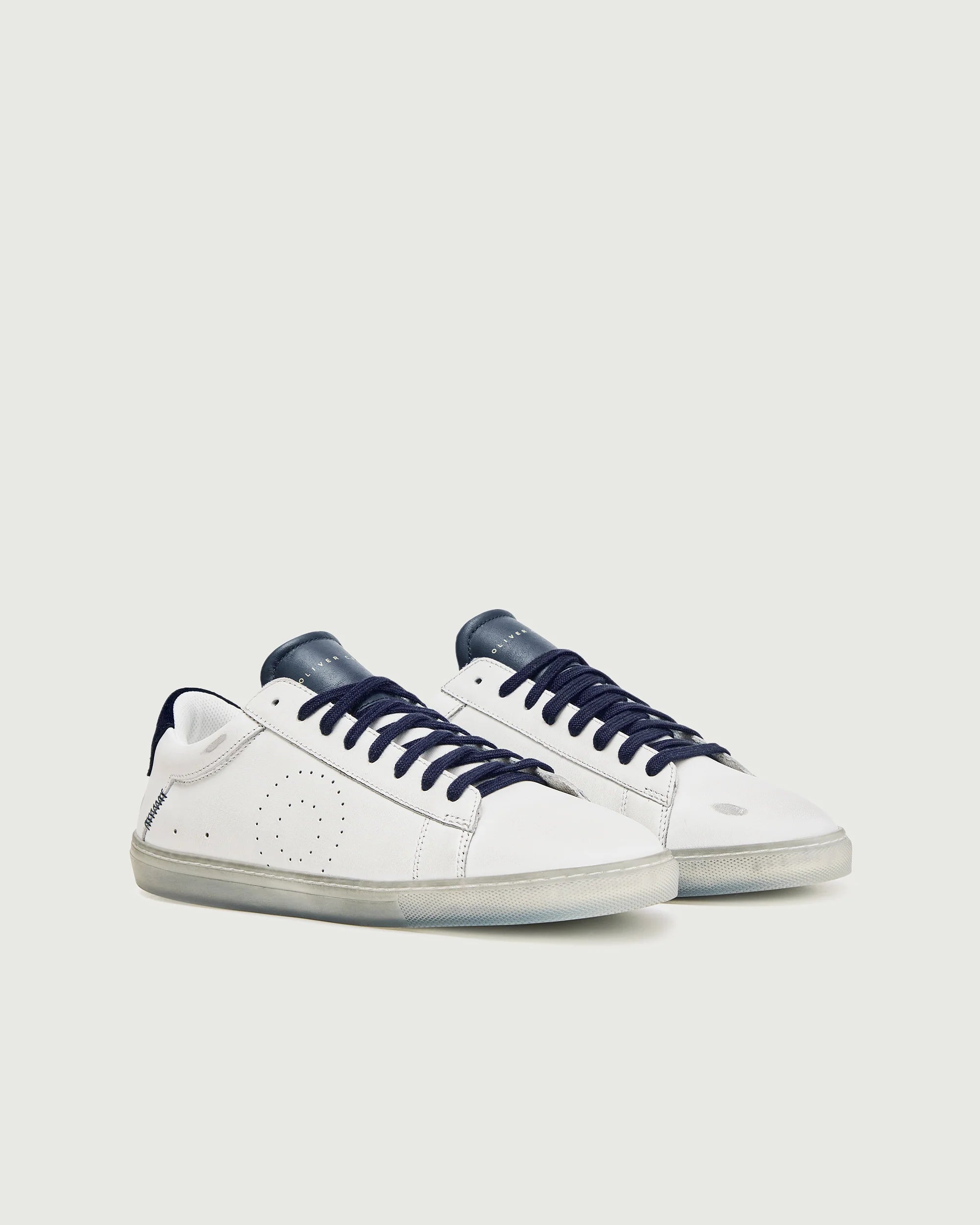 Oliver Cabell | Low 1 Navy Yin Yang Subdued | White