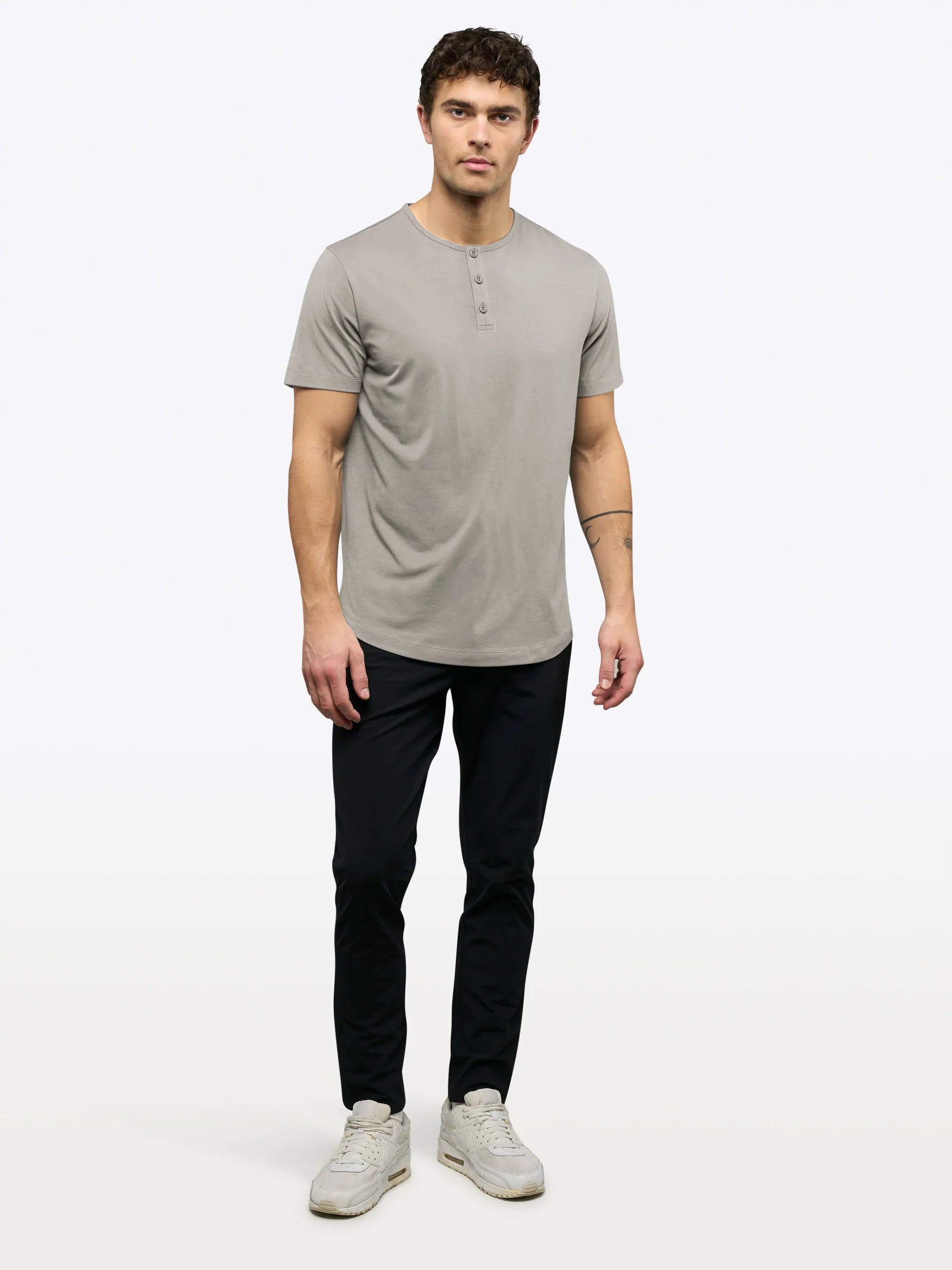 CUTS | AO Henley Curve-Hem Tee Morning Dove | Gray