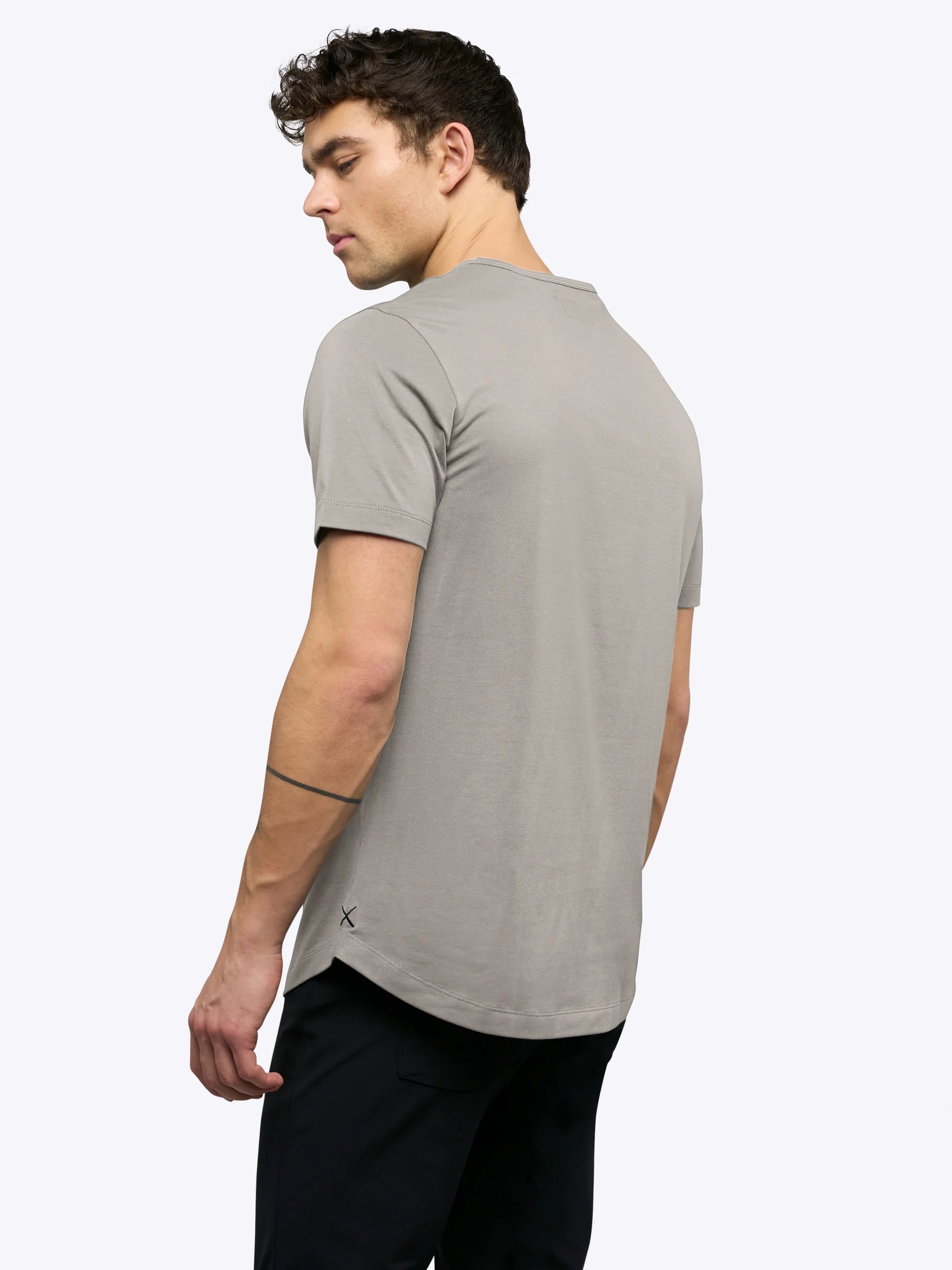CUTS | AO Henley Curve-Hem Tee Morning Dove | Gray