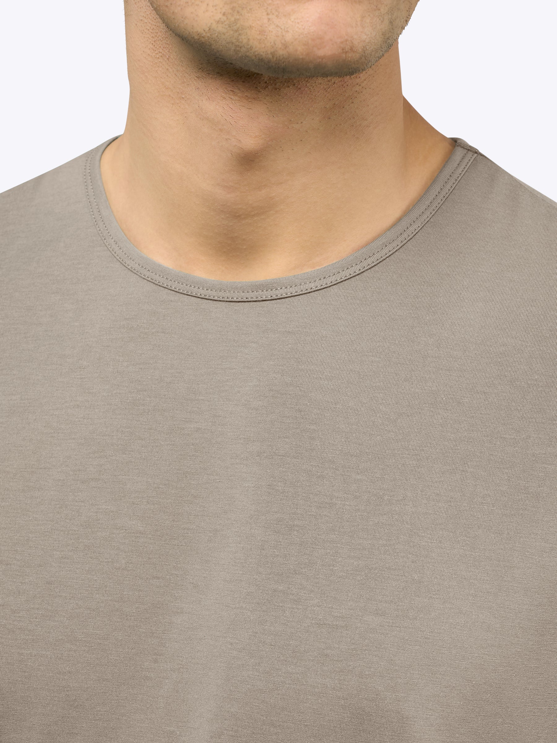 CUTS | AO Curve-Hem Tee | Beige