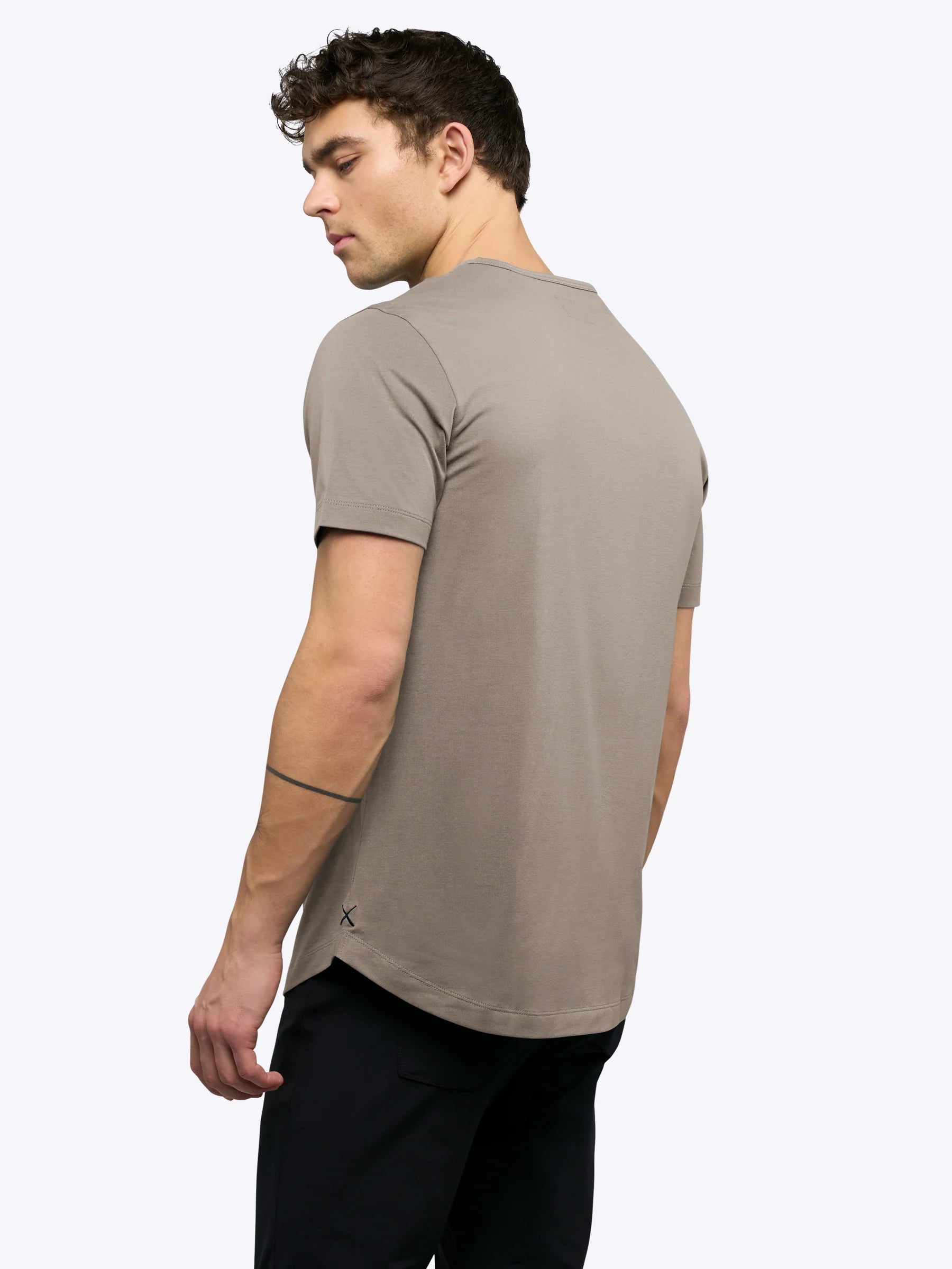 CUTS | AO Henley Curve-Hem Pure Cashmere | Beige