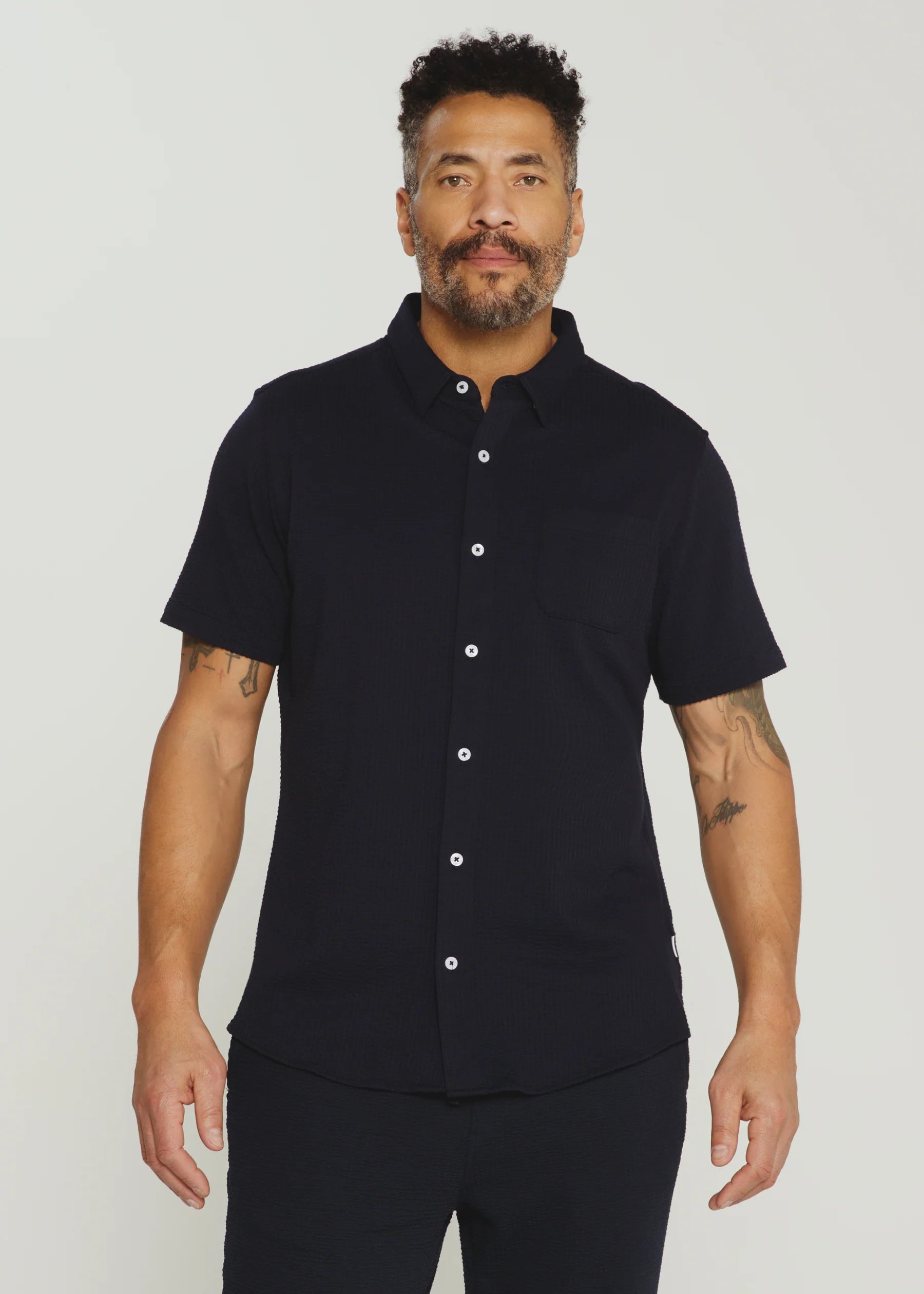 7Diamonds | Bennet Seersucker Stretch Short Sleeve Shirt | Navy