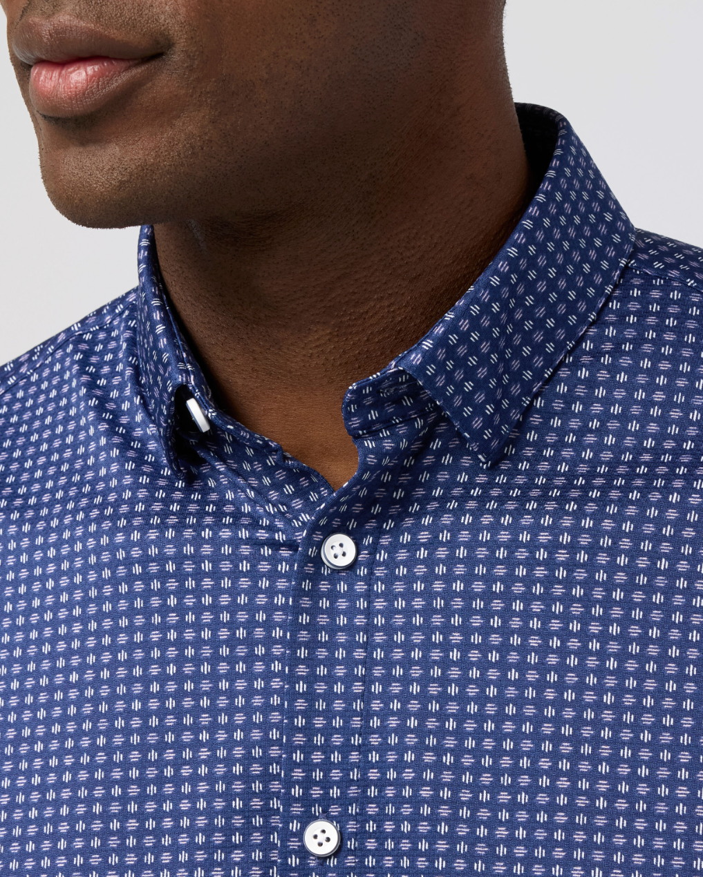 Mizzen+Main | Halyard Short Sleeve Dress Shirt | Midnight Circle Dash | Navy