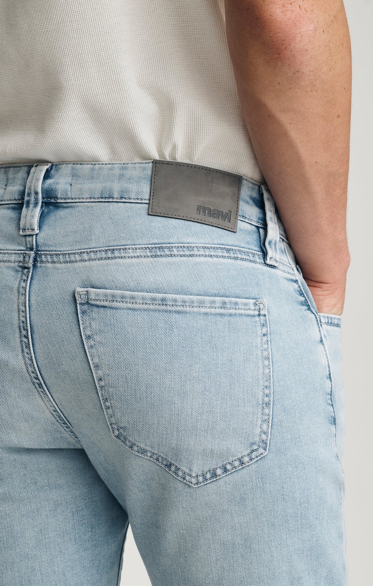 Mavi Jeans | Marcus Slim Straight Leg Jeans Light | Air-Lite Blue