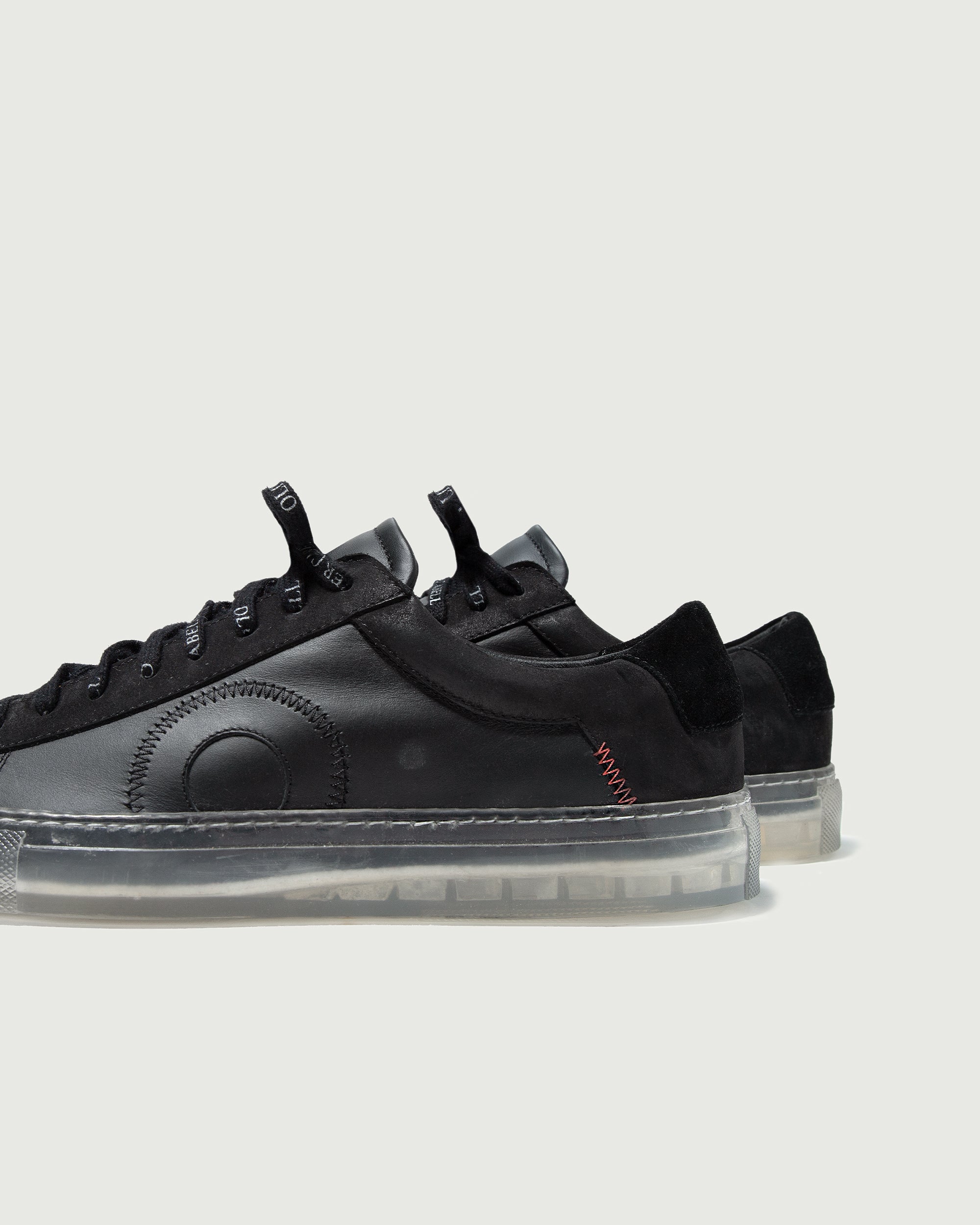 Oliver Cabell | Low 1 Black Ghost | Black