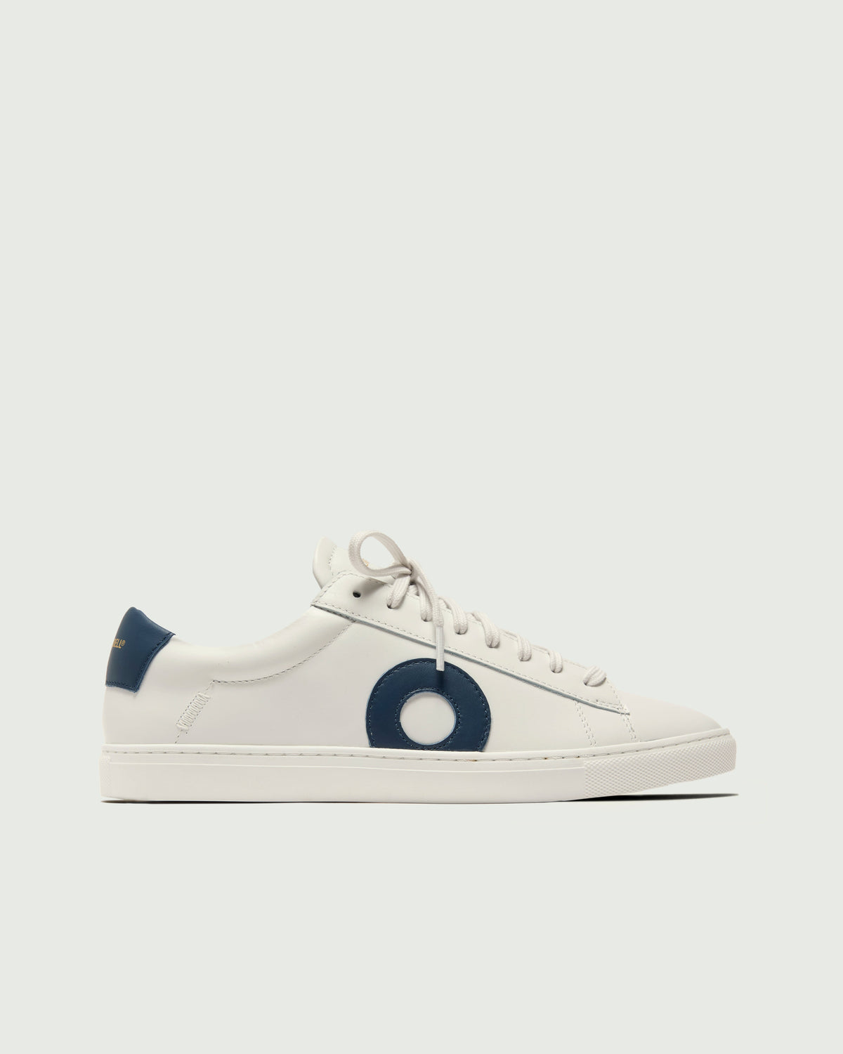 Oliver Cabell Low 1 in White Navy
