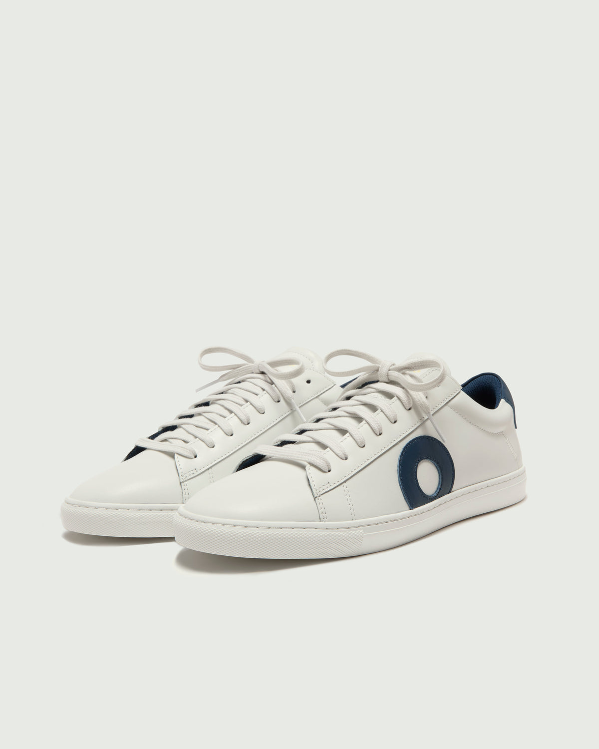 Oliver Cabell | Low 1 White Navy